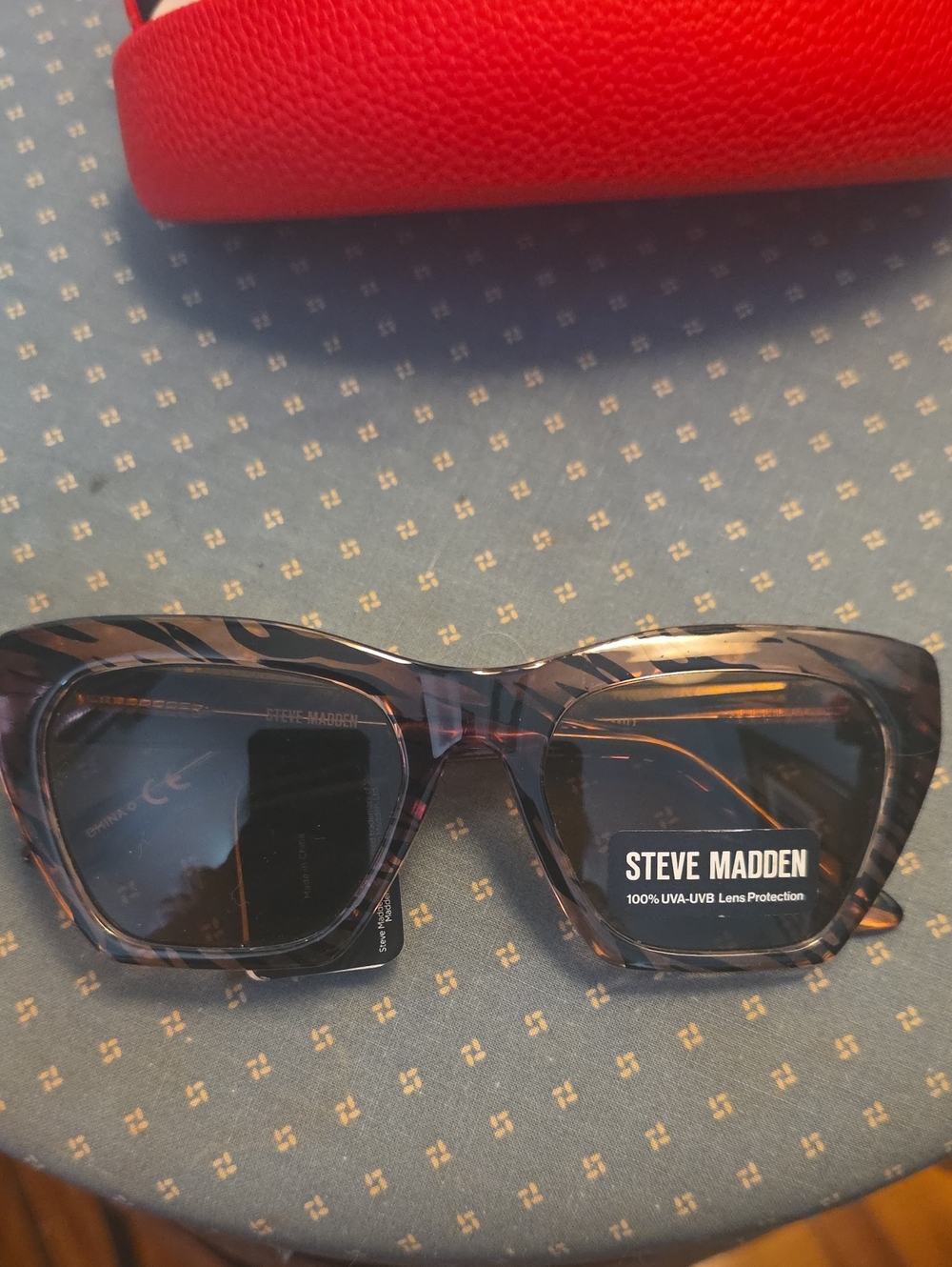 STEVE MADDEN TIGER STRIPED GLASSES WITH RED CASE NWT - Picture 3 of 12